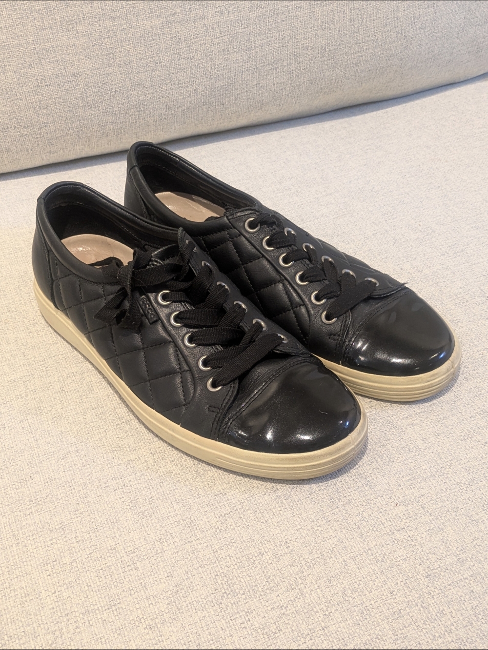 ECCO Black Quilted Leather Lace-Up Sneakers Cream Sole Women's Size 40